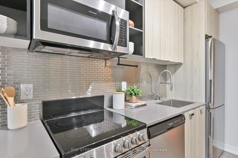 Photo 10 at 909 - 10 De Boers Drive, York University Heights, Toronto