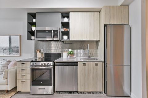 Photo 11 at 909 - 10 De Boers Drive, York University Heights, Toronto