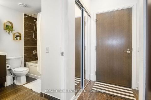 Photo 3 at 519 - 560 Front Street W, Waterfront Communities C1, Toronto