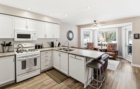 Photo 7 at 63 Farncomb Crescent, Bowmanville, Clarington