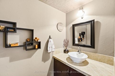 Photo 12 at 63 Farncomb Crescent, Bowmanville, Clarington