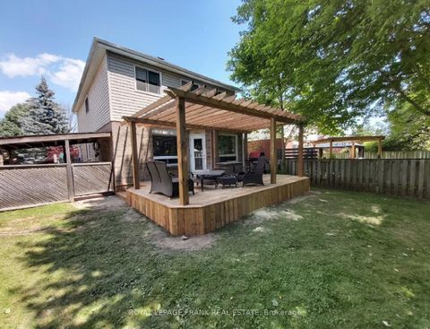 Photo 31 at 63 Farncomb Crescent, Bowmanville, Clarington