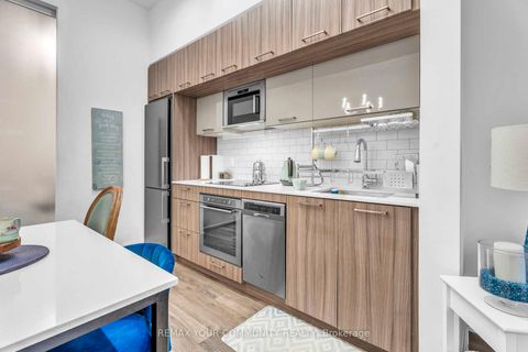 Photo 9 at 112 - 4800 Highway 7 Road, East Woodbridge, Vaughan