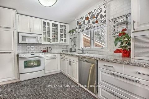 Photo 5 at 17 Yongehurst Road, North Richvale, Richmond Hill