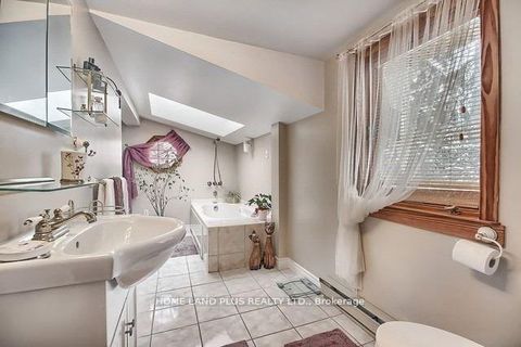 Photo 14 at 17 Yongehurst Road, North Richvale, Richmond Hill