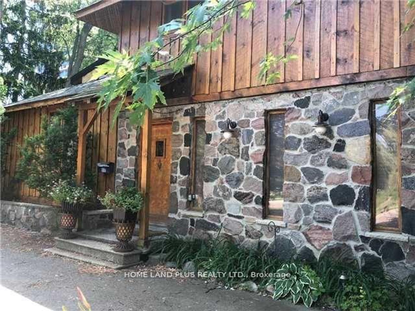 17 Yongehurst Road, North Richvale, Richmond Hill photo number 2