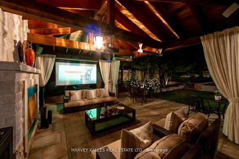 Photo 2 at 48 Wimpole Drive, Windfields, Toronto