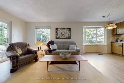 Photo 13 at 27 Hawthorne Lane, Aurora Village, Aurora