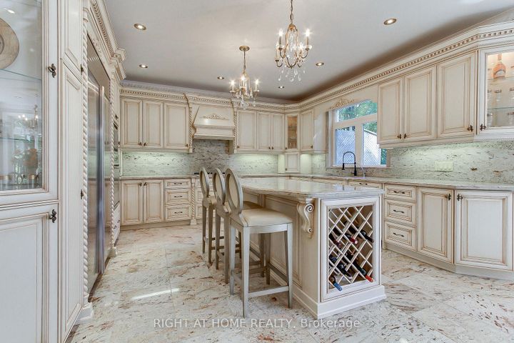 Photo 9 at 185 King High Drive, Beverley Glen, Vaughan