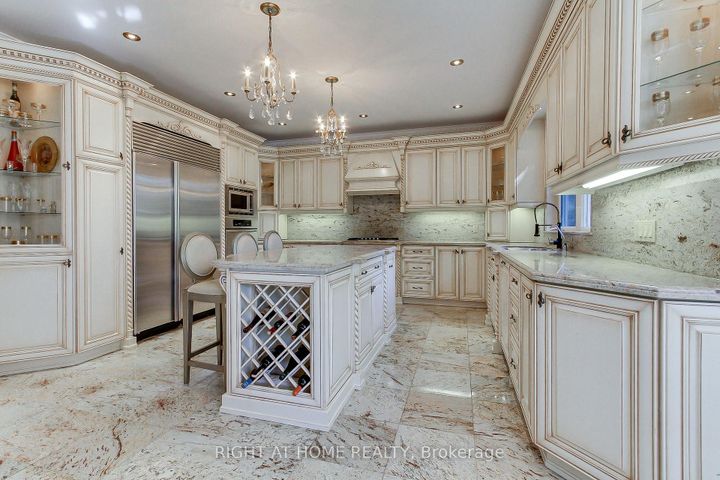 Photo 10 at 185 King High Drive, Beverley Glen, Vaughan