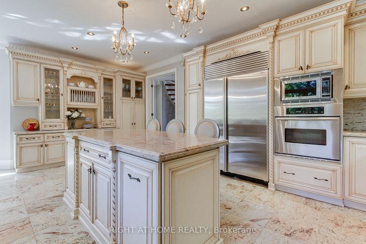 Photo 13 at 185 King High Drive, Beverley Glen, Vaughan