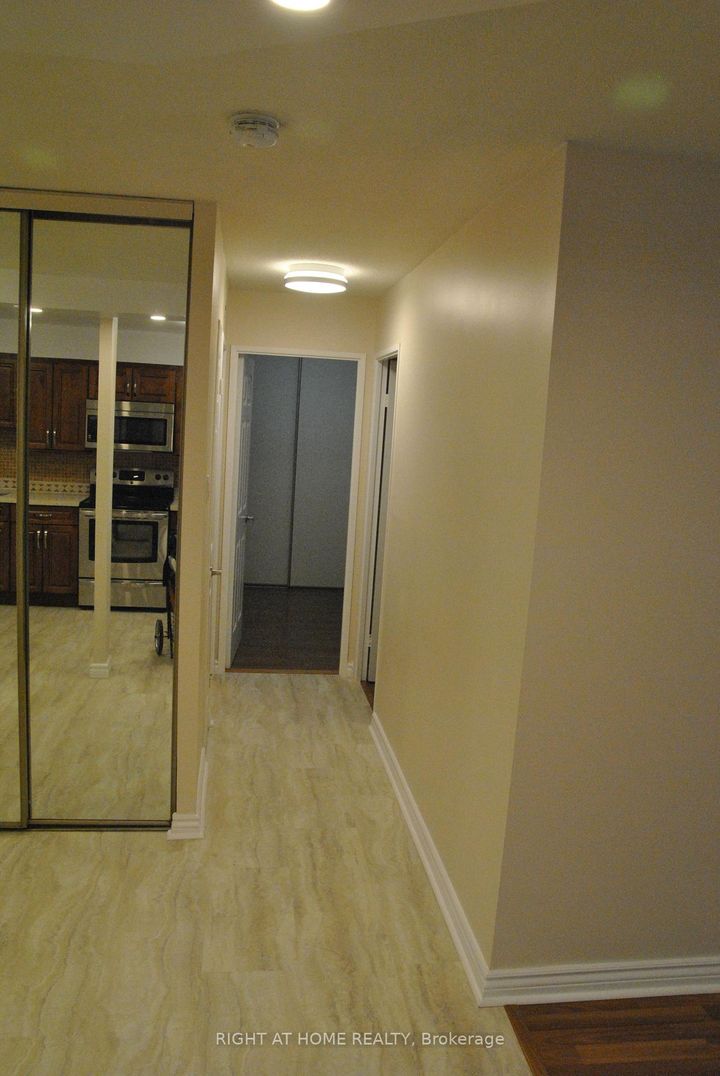 Photo 6 at 607 - 45 Carlton Street, Yonge Corridor, Toronto