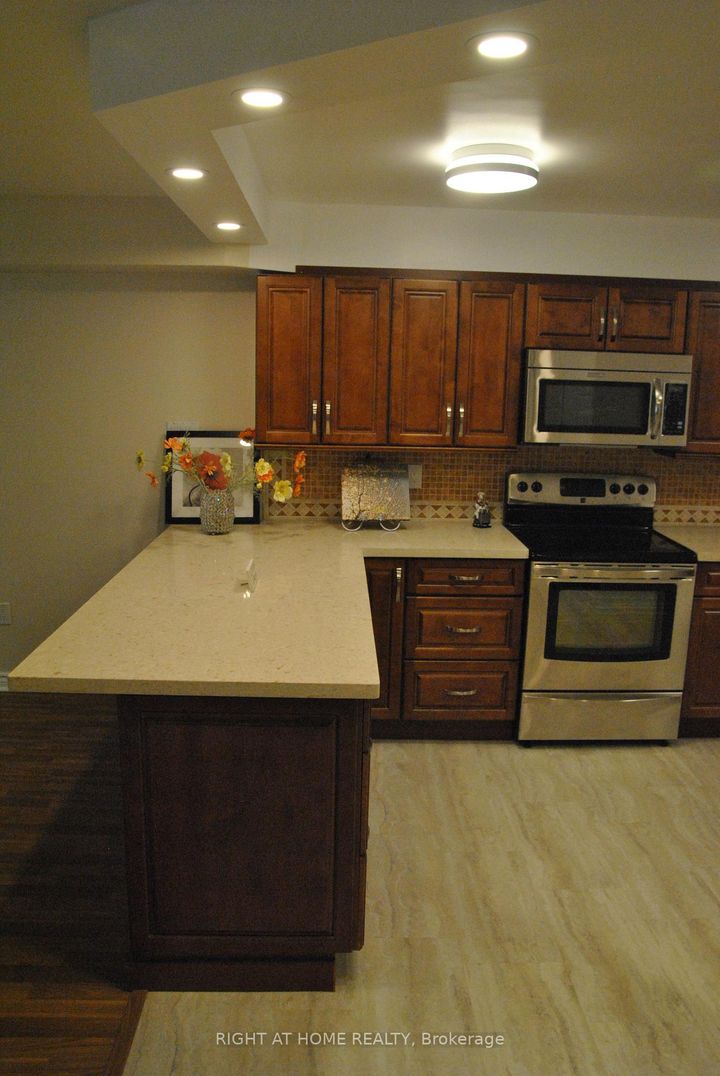 Photo 9 at 607 - 45 Carlton Street, Yonge Corridor, Toronto