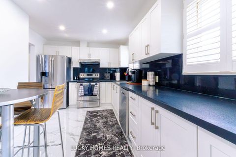 Photo 2 at 33 Vanstone Court, Bowmanville, Clarington