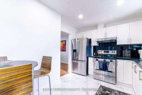 Photo 4 at 33 Vanstone Court, Bowmanville, Clarington