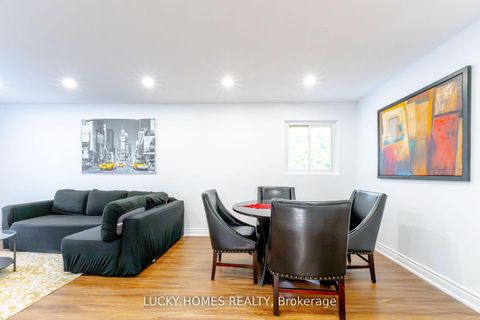 Photo 5 at 33 Vanstone Court, Bowmanville, Clarington