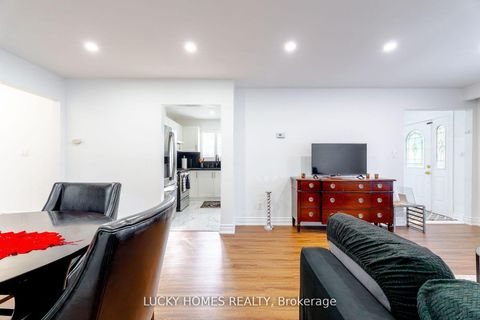 Photo 8 at 33 Vanstone Court, Bowmanville, Clarington