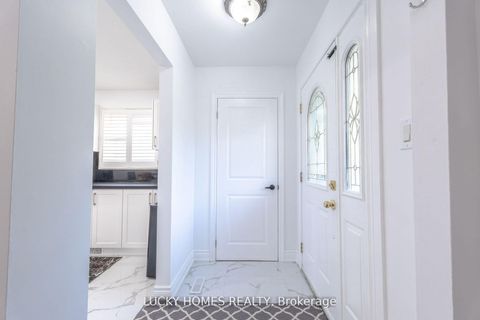 Photo 10 at 33 Vanstone Court, Bowmanville, Clarington