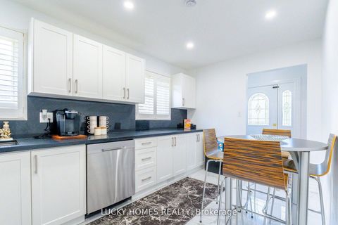 Photo 23 at 33 Vanstone Court, Bowmanville, Clarington