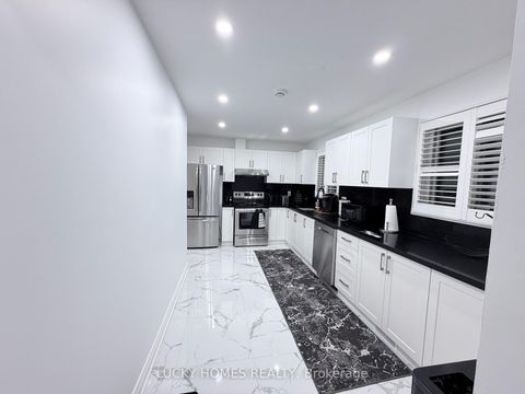 Photo 29 at 33 Vanstone Court, Bowmanville, Clarington