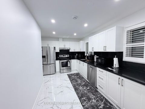 Photo 30 at 33 Vanstone Court, Bowmanville, Clarington