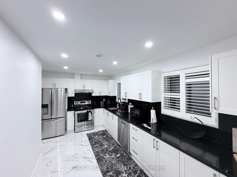 Photo 32 at 33 Vanstone Court, Bowmanville, Clarington