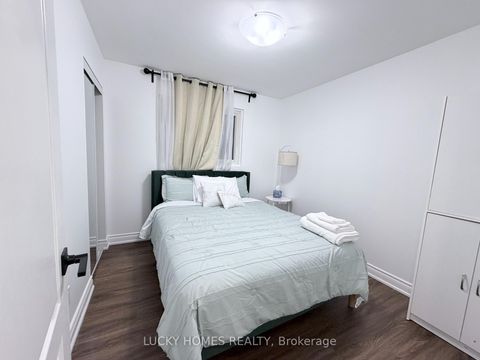 Photo 36 at 33 Vanstone Court, Bowmanville, Clarington