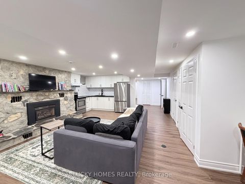 Photo 46 at 33 Vanstone Court, Bowmanville, Clarington