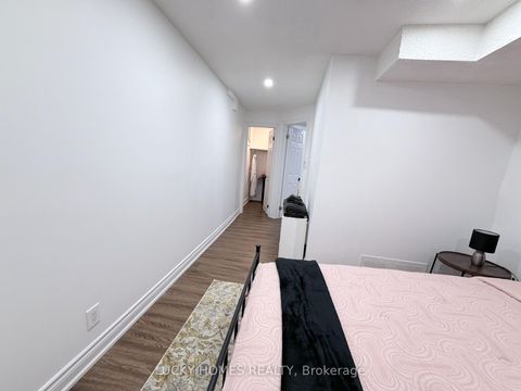 Photo 48 at 33 Vanstone Court, Bowmanville, Clarington