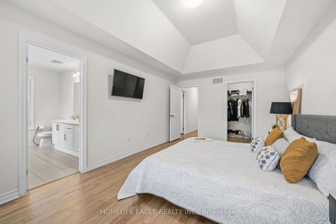 Photo 9 at 20 Viola Street, Sharon, East Gwillimbury