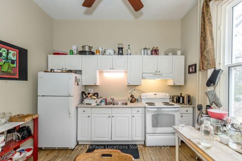 Photo 7 at 3 Peel Street, Wellington, Barrie