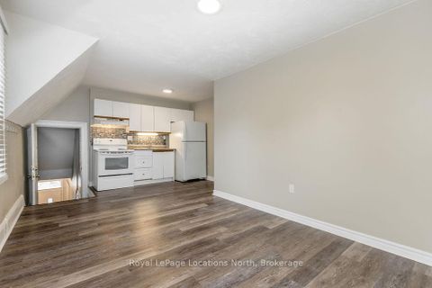 Photo 14 at 3 Peel Street, Wellington, Barrie