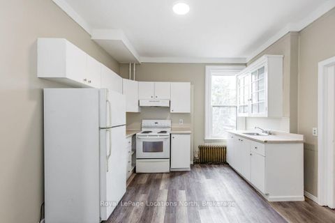 Photo 19 at 3 Peel Street, Wellington, Barrie