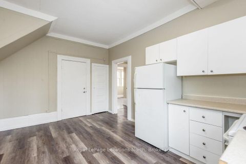 Photo 21 at 3 Peel Street, Wellington, Barrie