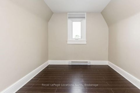 Photo 33 at 3 Peel Street, Wellington, Barrie