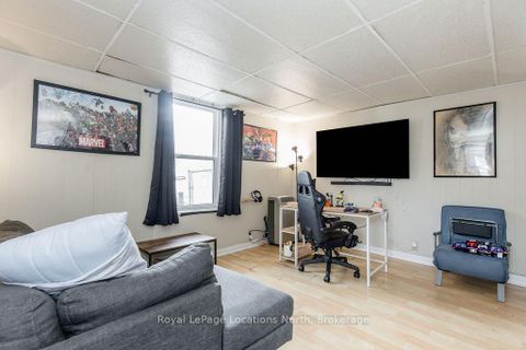 Photo 37 at 3 Peel Street, Wellington, Barrie