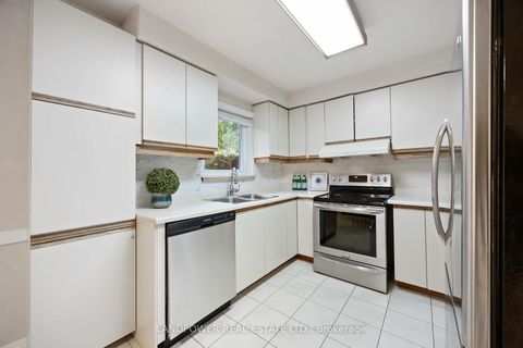 Photo 9 at 57 Cobblestone Drive, Don Valley Village, Toronto