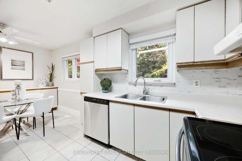 Photo 11 at 57 Cobblestone Drive, Don Valley Village, Toronto