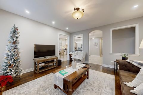 Photo 4 at 192 Tonner Crescent, Bayview Northeast, Aurora