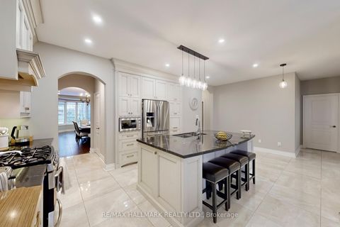 Photo 5 at 192 Tonner Crescent, Bayview Northeast, Aurora