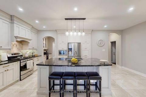 Photo 6 at 192 Tonner Crescent, Bayview Northeast, Aurora