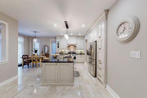 Photo 8 at 192 Tonner Crescent, Bayview Northeast, Aurora