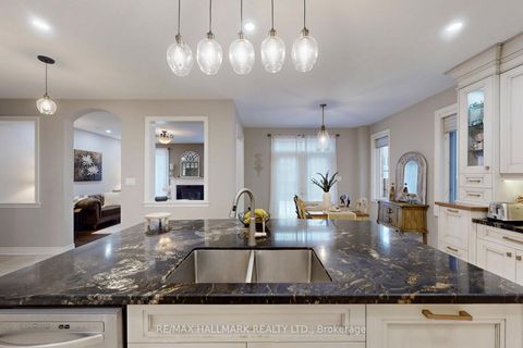 Photo 10 at 192 Tonner Crescent, Bayview Northeast, Aurora