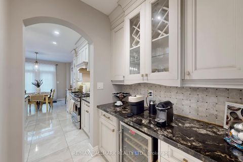 Photo 12 at 192 Tonner Crescent, Bayview Northeast, Aurora