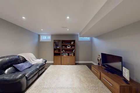 Photo 36 at 192 Tonner Crescent, Bayview Northeast, Aurora