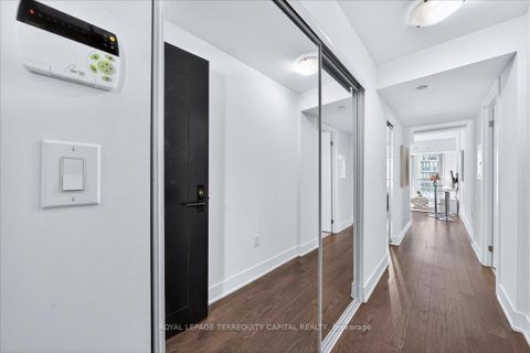 Photo 10 at 1602 - 955 Bay Street, Bay Street Corridor, Toronto