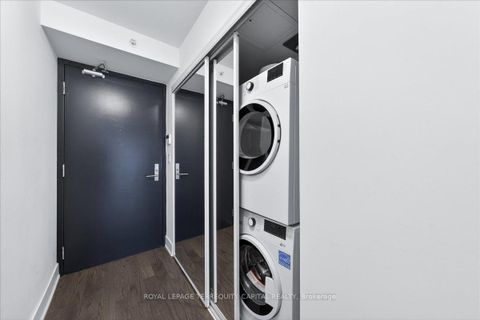 Photo 11 at 1602 - 955 Bay Street, Bay Street Corridor, Toronto