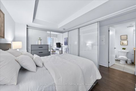 Photo 14 at 1602 - 955 Bay Street, Bay Street Corridor, Toronto