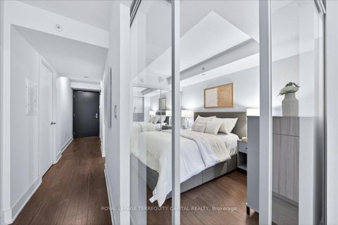 Photo 18 at 1602 - 955 Bay Street, Bay Street Corridor, Toronto