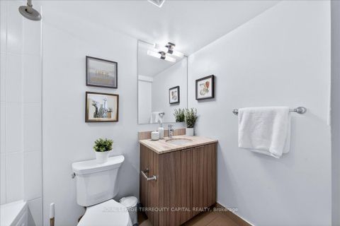 Photo 19 at 1602 - 955 Bay Street, Bay Street Corridor, Toronto